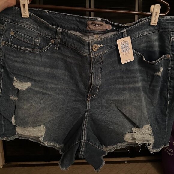 Torrid jean shorts - Picture 1 of 1